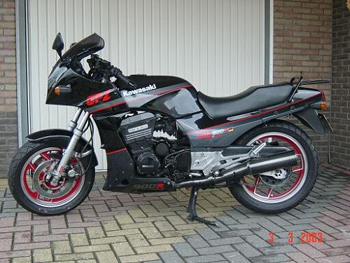 Kawasaki GPZ 900R von Karel van Keeren